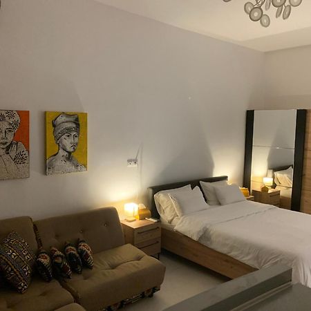 CHEZ RIMA // Studio très chaleureux F1 // Très bien situé Appartamento Dakar Esterno foto
